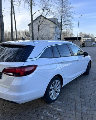 Opel Astra cena 29300 przebieg: 207000, rok produkcji 2018 z Warszawa małe 191